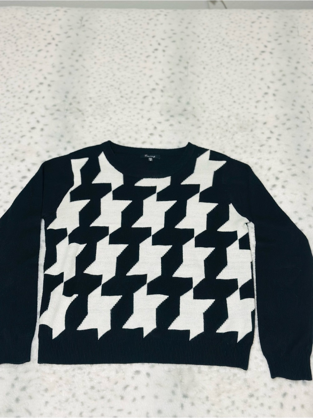 H&M Houndstooth Sweater Women’s Medium Black White Crew Neck Knit Pullover